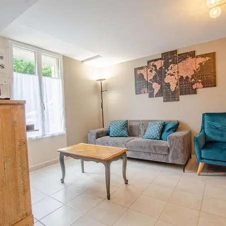 Les Volets Bleus & Les P'tits Cailloux Holiday home