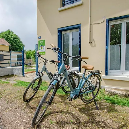 Les Volets Bleus & Les P'tits Cailloux Holiday home Brevonnes